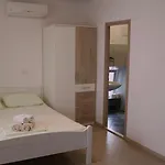 Apartman & Lela, Sipan Island