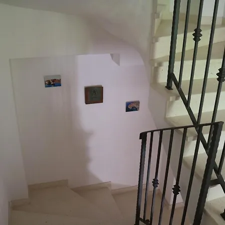 Apartman & Lela, Sipan Island