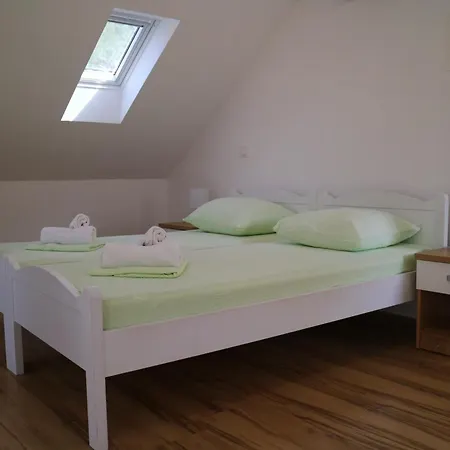 Apartman & Lela, Sipan Island *