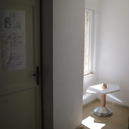 & Lela, Sipan Island Apartman