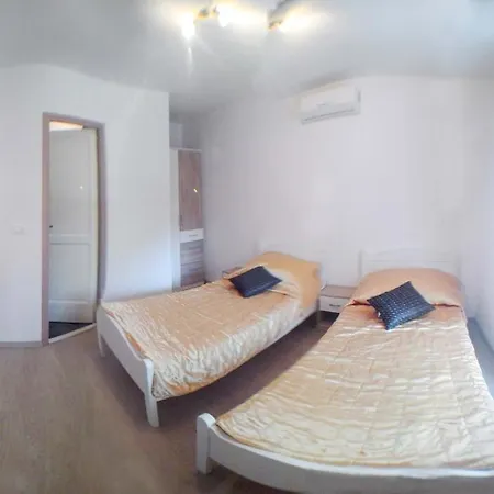& Lela, Sipan Island Apartman