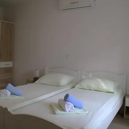 & Lela, Sipan Island Apartman