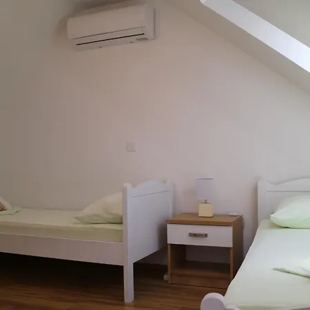 Apartament & Lela, Sipan Island