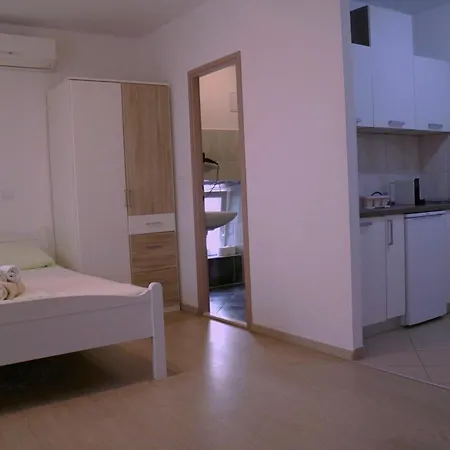 & Lela, Sipan Island