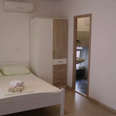 Apartamento & Lela, Sipan Island